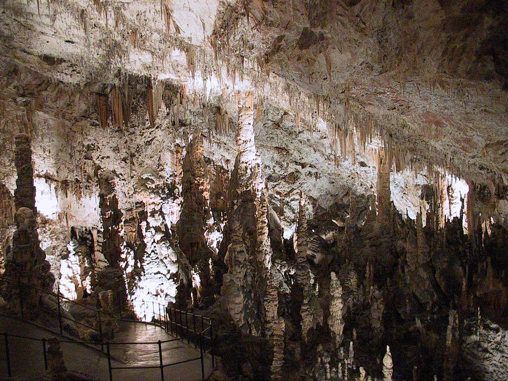 Отель Chalet Des Grottes Hastiere-Lavaux Экстерьер фото